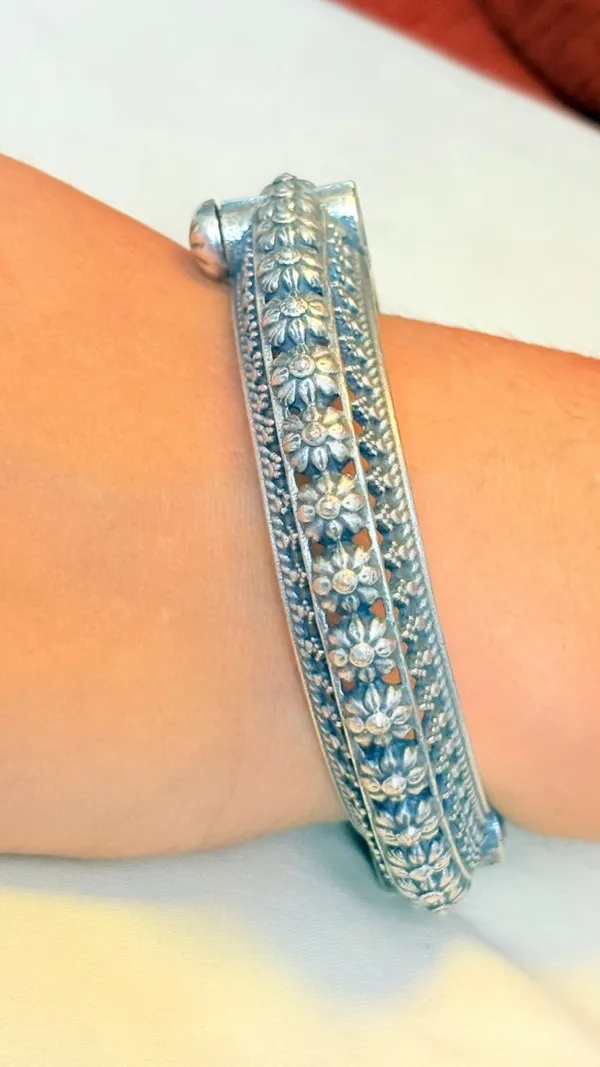 Silver_Oxidised_German_Silver_Openable_Rajwada_Flower_Kada