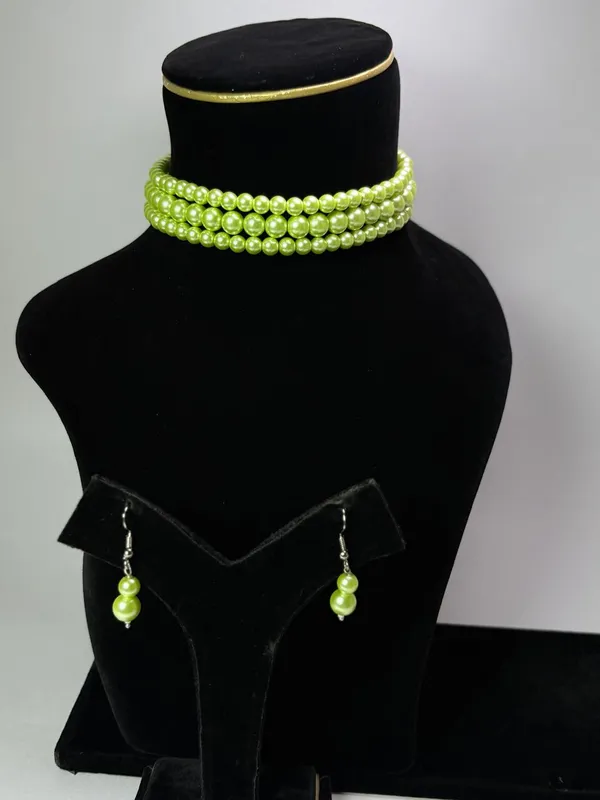 Parrot_Green_Shell_Pearl_With_High_End_Quality_Choker_Set