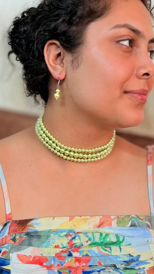Parrot_Green_Shell_Pearl_With_High_End_Quality_Choker_Set