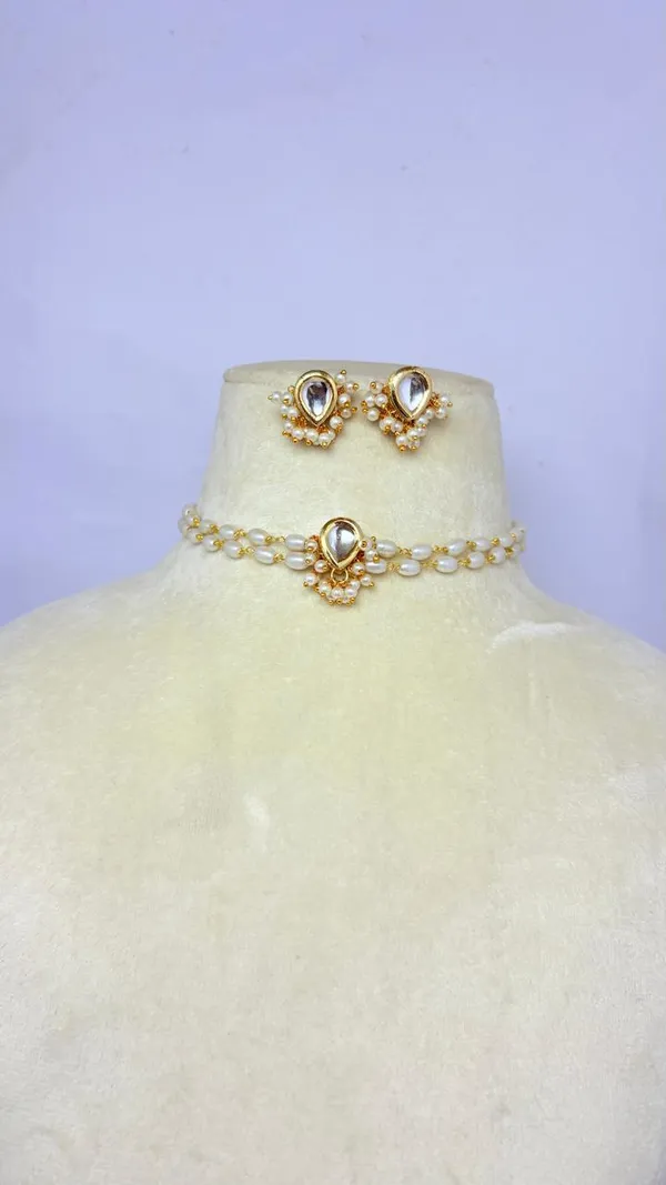 White_&_Golden_Stunning_Handicraft_Kundan_Pearl_Chokker_Set