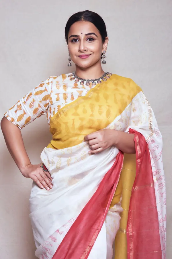Mashroom_Linen_Mul_Cotton_Saree-_White.