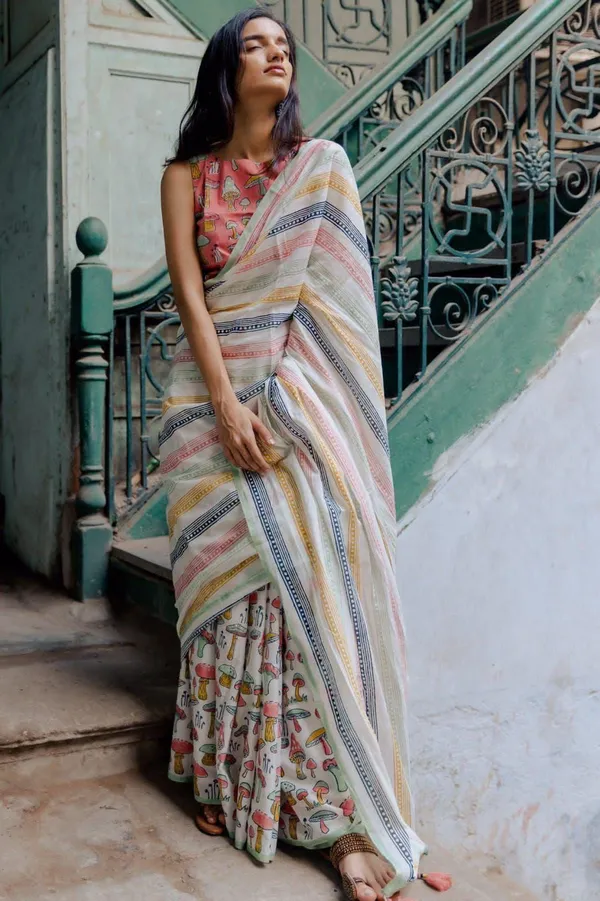Mashroom_Linen_Mul_Cotton_Saree_-_Off_White.