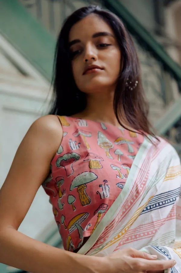 Mashroom_Linen_Mul_Cotton_Saree_-_Off_White.