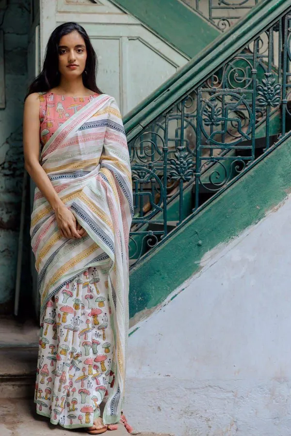 Mashroom_Linen_Mul_Cotton_Saree_-_Off_White.