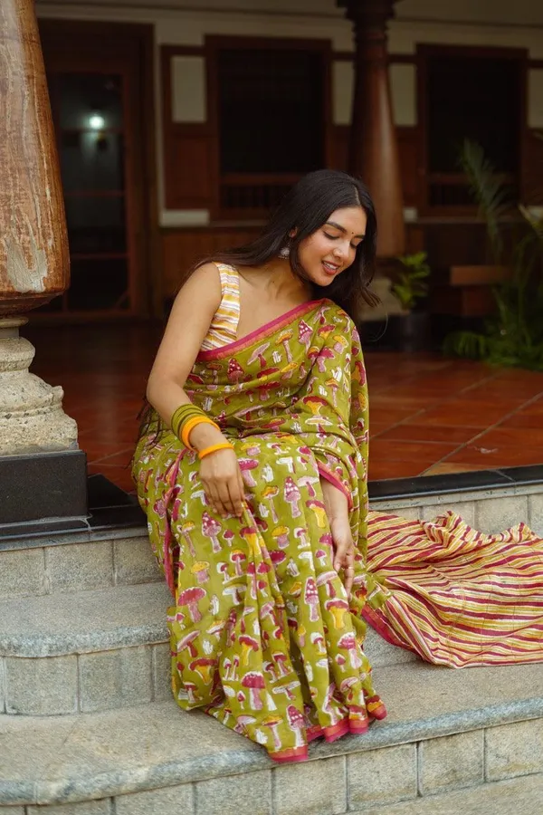 Mashroom_Linen_Mul_Cotton_Saree_-_Pistachio_Green