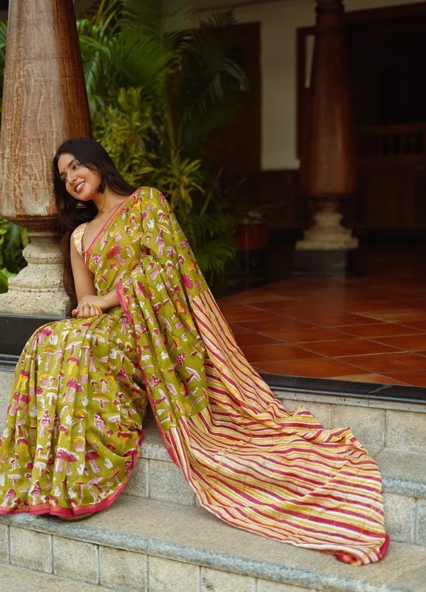 Mashroom_Linen_Mul_Cotton_Saree_-_Pistachio_Green