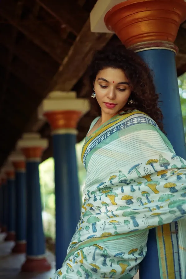 Mashroom_Linen_Mul_Cotton_Saree_-_Seafoam_Green