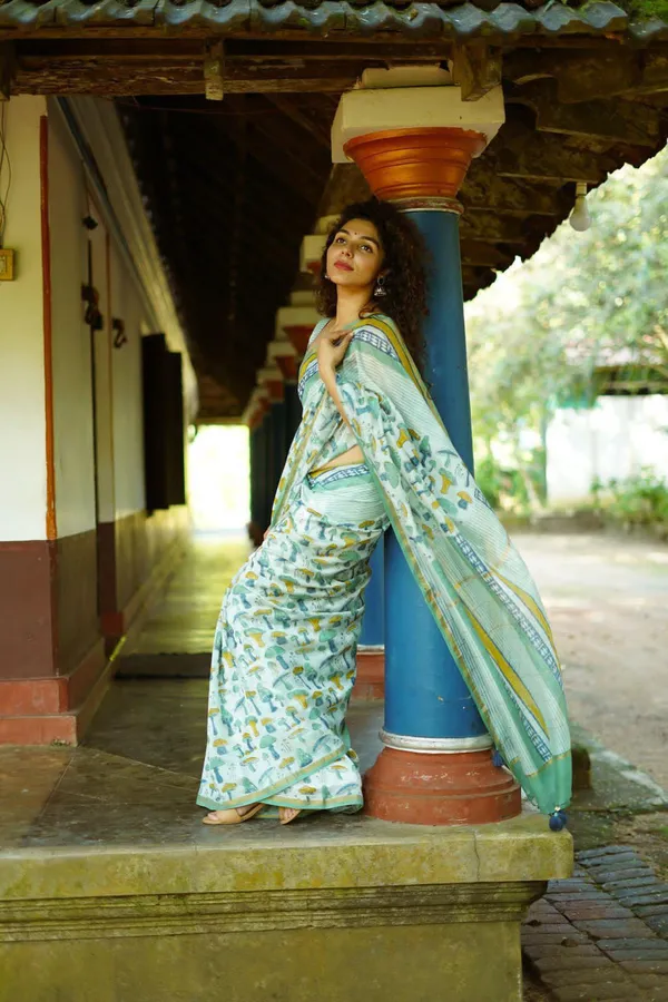 Mashroom_Linen_Mul_Cotton_Saree_-_Seafoam_Green