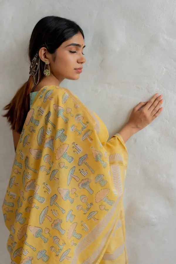 Mashroom_Linen_Mul_Cotton_Saree_-_Yellow