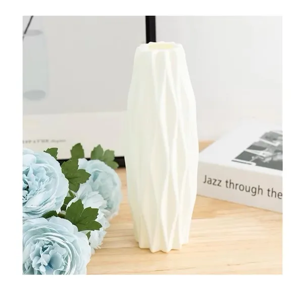 White_Modern_Textured_Decorative_Vase__|_Lightweight_&_Customizable_21cm