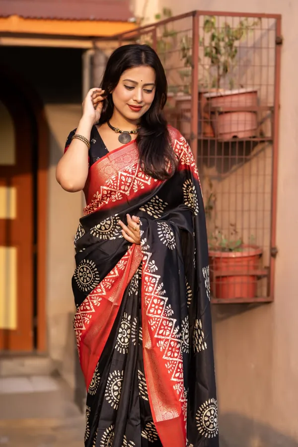 Black_Mohini_Cotton_Crape_Batik_Printed_Sarees_For_Women