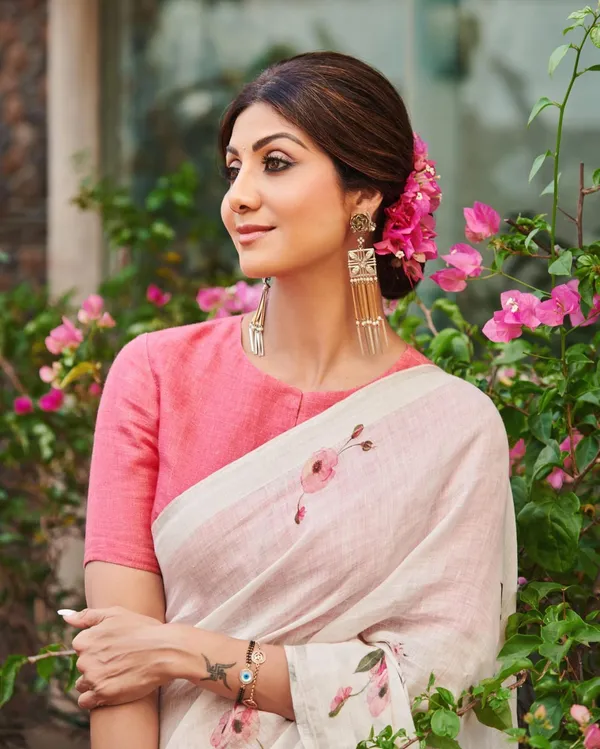Elegant_Linen_Cotton_Floral_Saree_For_Women