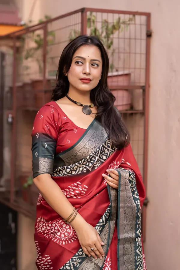 Maroon_Mohini_Cotton_Crape_Batik_Printed_Sarees_For_Women