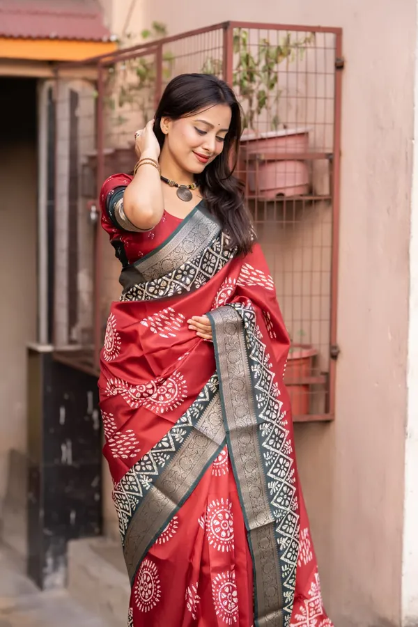 Maroon_Mohini_Cotton_Crape_Batik_Printed_Sarees_For_Women