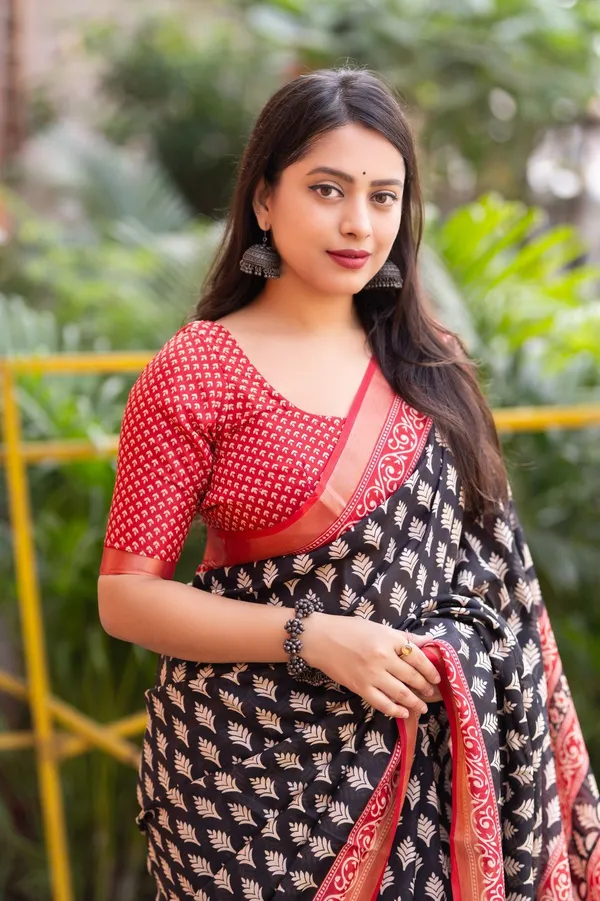 Black_And_Red__Soft_Cotton_Crepe_Ajarakh_Printed_Saree_For_Women
