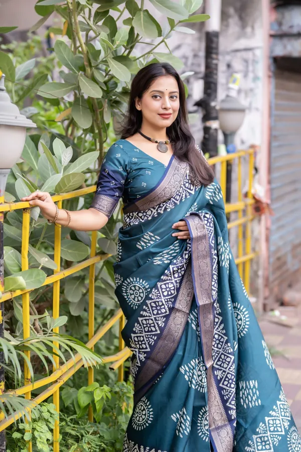 Rama_Mohini_Cotton_Crape_Batik_Printed_Sarees_For_Women