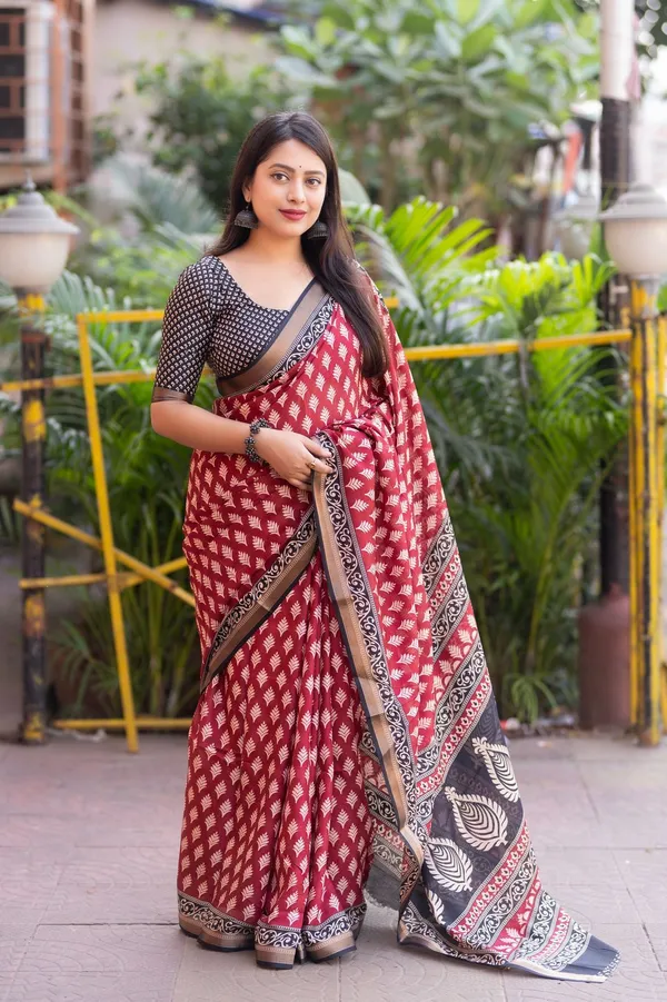 Red_And_Black_Soft_Cotton_Crepe_Ajarakh_Printed_Saree_For_Women