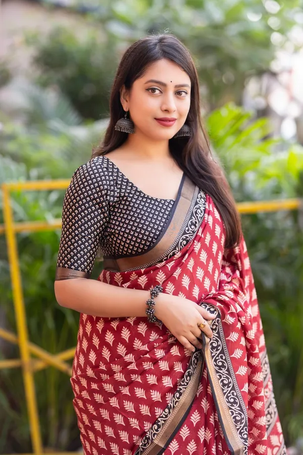 Red_And_Black_Soft_Cotton_Crepe_Ajarakh_Printed_Saree_For_Women