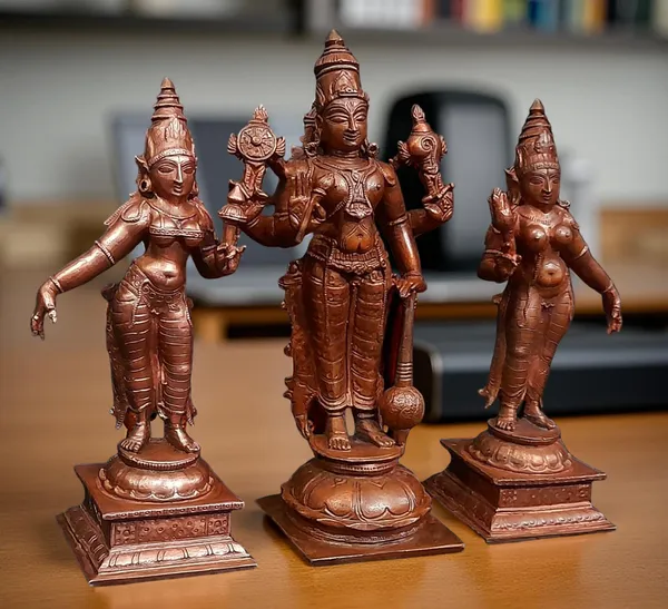 Brownish-Orange_Copper_Idols_Of_God_Srinivasa_Perumal_With_Sridevi_And_Bhudevi,_6_Inches,_1.4_Kg,_Patina_Antique_Finish,_Pack_Of_3_Piece