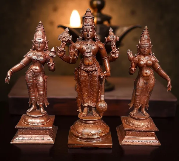 Brownish-Orange_Copper_Idols_Of_God_Srinivasa_Perumal_With_Sridevi_And_Bhudevi,_6_Inches,_1.4_Kg,_Patina_Antique_Finish,_Pack_Of_3_Piece