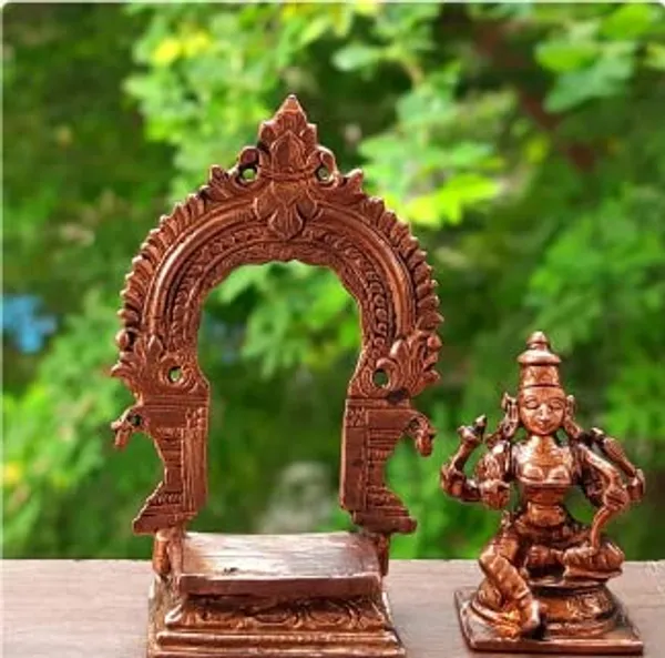 Brownish-Orange_Copper_Idols_India,_3.3_Inches,_Handmade_Raja_Rajeshwari_Idol_With_Makara_Thooranam,_140G,_Patina_Antique_Finish,_Pack_Of_1_Piece