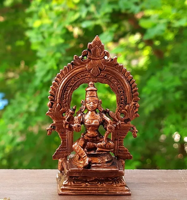 Brownish-Orange_Copper_Idols_India,_3.3_Inches,_Handmade_Raja_Rajeshwari_Idol_With_Makara_Thooranam,_140G,_Patina_Antique_Finish,_Pack_Of_1_Piece