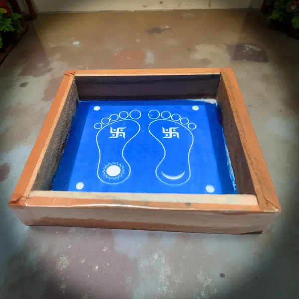 Searchers_Paradise_Lakshmi_Padam_Kolam_with_Swastik_Rangoli_Stencil,Pack_of_1_Piece_5_*_5_inches