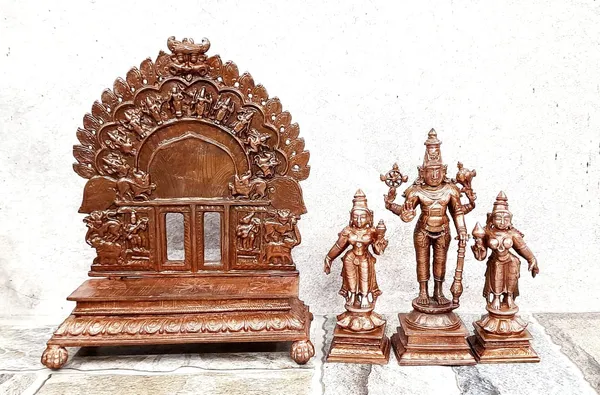 Brownish-Orange_Copper_Idols_Of_God_Srinivasa_Perumal_With_Sridevi_And_Bhudevi_With_Dasavadhara_Prabhavali_By_Searchers_Paradise,_7.2_Inches,_1.8_Kg,_Patina_Antique_Finish,_Pack_Of_4_Piece