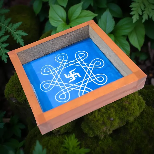 Searchers_Paradise_Swastik_Rangoli_Stencil_Wooden_5x5_Inches_Pack_of_1_Piece