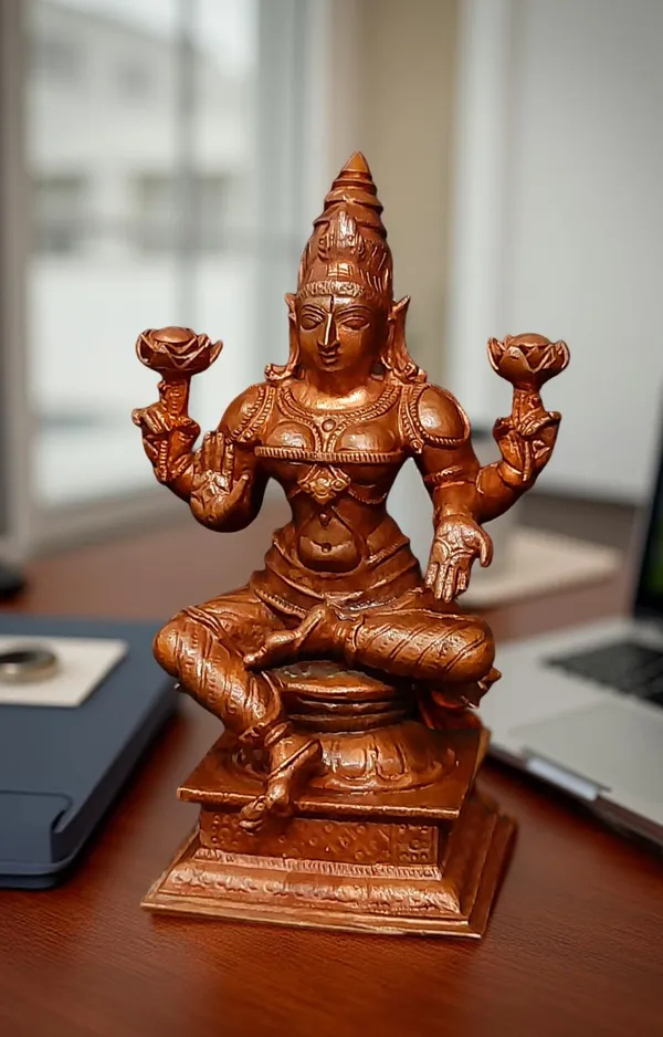 Brown_Copper_Idols_Of_Lakshmi,_4_Inches,_500G,_Handmade,_Pack_Of_1_Piece