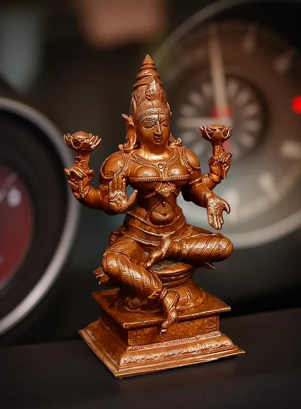 Brown_Copper_Idols_Of_Lakshmi,_4_Inches,_500G,_Handmade,_Pack_Of_1_Piece