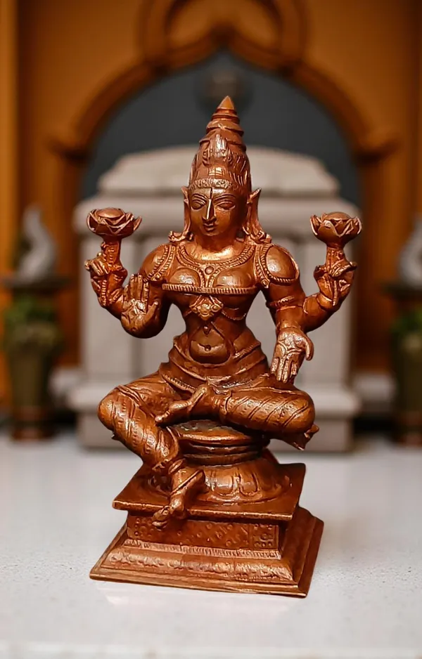 Brown_Copper_Idols_Of_Lakshmi,_4_Inches,_500G,_Handmade,_Pack_Of_1_Piece