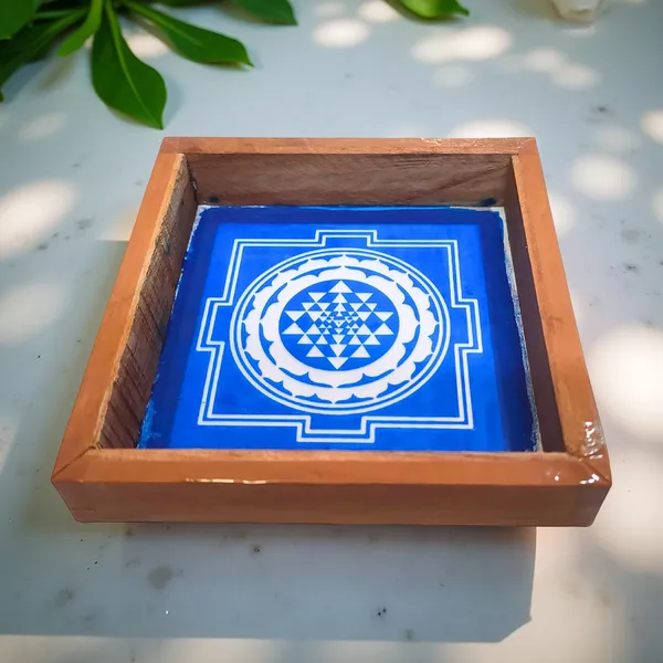 Searchers_Paradise_Sri_Yantra_Kolam_Kolam_Rangoli_Stencil_Wooden_5x5_Inches_Pack_of_1_Piece