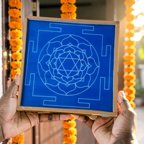 Bhubaneshwari_Yantra_Rangoli_Design_Stencil_Wooden_Frame_pack_of_1_piece