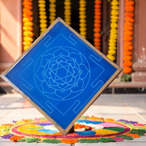 Bhubaneshwari_Yantra_Rangoli_Design_Stencil_Wooden_Frame_pack_of_1_piece