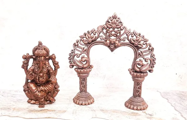 Brownish-Orange_Copper_Idols_Of_God_Ganesh_With_Prabhavalli_By_Searchers_Paradise,_Handmade_3.5_Inch,_210_Gram,_Patina_Antique_Finish,_Pack_Of_1_Piece