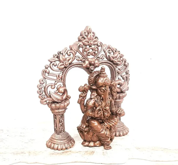 Brownish-Orange_Copper_Idols_Of_God_Ganesh_With_Prabhavalli_By_Searchers_Paradise,_Handmade_3.5_Inch,_210_Gram,_Patina_Antique_Finish,_Pack_Of_1_Piece