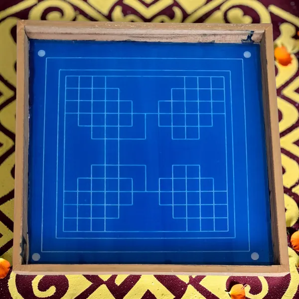 Eka_lingato_bhadra_Mandal_Yantra_Rangoli_Design_Stencil_Wooden_Frame_pack_of_1_piece