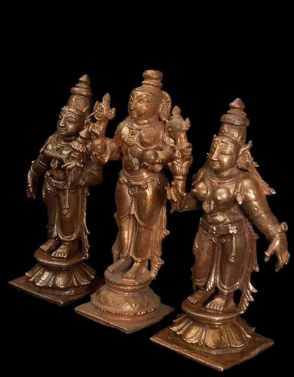 Brown_Copper_God_Idols_Rukmani_Sathyabama_Sametha_Navaneetha_Kannan_3.9_Inches,_450G,_Patina_Antique_Finish,_Pack_Of_3_Piece