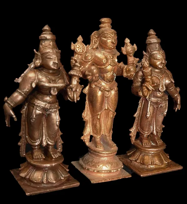 Brown_Copper_God_Idols_Rukmani_Sathyabama_Sametha_Navaneetha_Kannan_3.9_Inches,_450G,_Patina_Antique_Finish,_Pack_Of_3_Piece