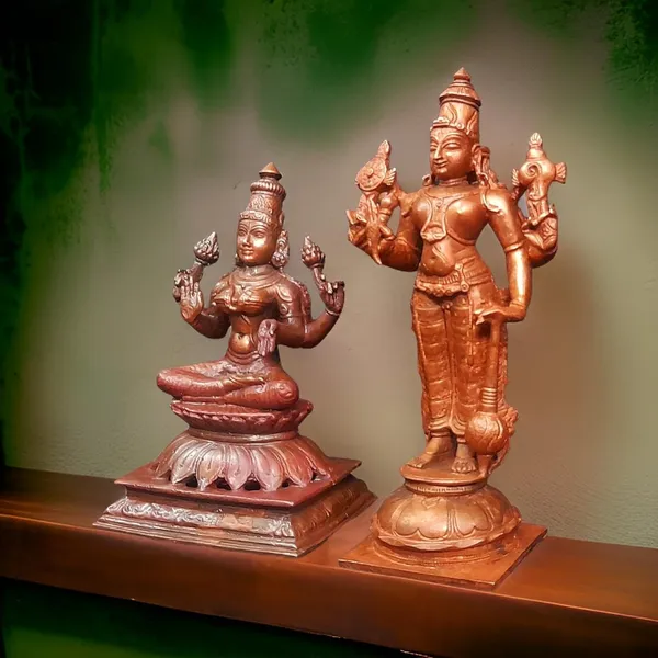 Brown_Copper_Idols_Of_God_Srinivasa_Perumal_With_Mahalakshmi,_6_Inches,_1.3_Kg,_Patina_Antique_Finish,_Pack_Of_2_Piece