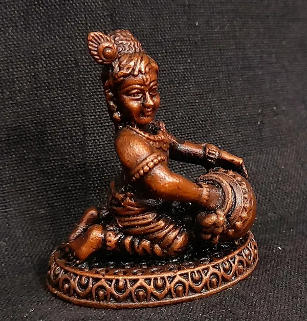 Brownish-Orange_Copper_Idols_India,_1.8_Inches,_Sri_Krishna_Culture_Krishna_Idol_Sitting_And_Stealing_Butter,_85G,_Patina_Antique_Finish,_Pack_Of_1_Piece
