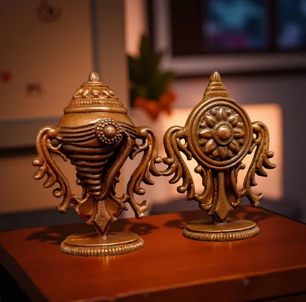Brownish-Orange_Copper_Idols_Of_God_Sanghu_And_Chakram,_1.9_Inch,_62G,_Patina_Antique_Finish,_Pack_Of_2_Piece