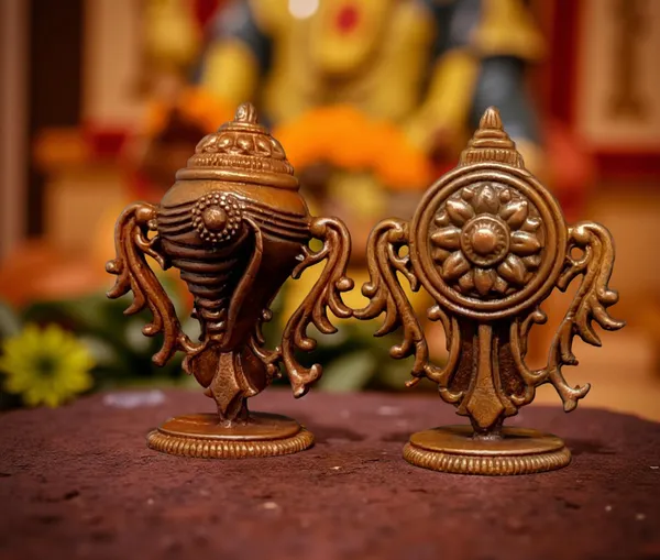 Brownish-Orange_Copper_Idols_Of_God_Sanghu_And_Chakram,_1.9_Inch,_62G,_Patina_Antique_Finish,_Pack_Of_2_Piece