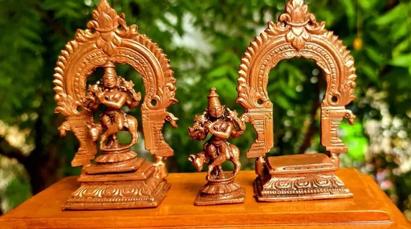 Brownish-Orange_Copper_Idols_Of_God_Little_Krishna_With_Prabhavalli,_3.3_Inches,_126G,_Patina_Antique_Finish,_Pack_Of_2_Piece
