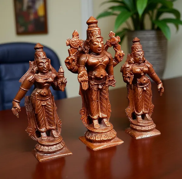 Brownish-Orange_Copper_Idols_Of_God_Srinivasa_Perumal_With_Sridevi_And_Bhudevi,_7.3_Cm,_200_G,_Patina_Antique_Finish,_Pack_Of_1_Piece