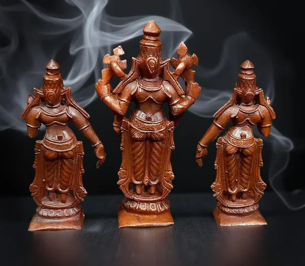 Brownish-Orange_Copper_Idols_Of_God_Srinivasa_Perumal_With_Sridevi_And_Bhudevi,_7.3_Cm,_200_G,_Patina_Antique_Finish,_Pack_Of_1_Piece