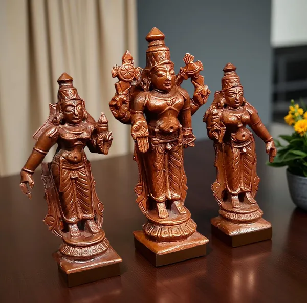 Brownish-Orange_Copper_Idols_Of_God_Srinivasa_Perumal_With_Sridevi_And_Bhudevi,_7.3_Cm,_200_G,_Patina_Antique_Finish,_Pack_Of_1_Piece