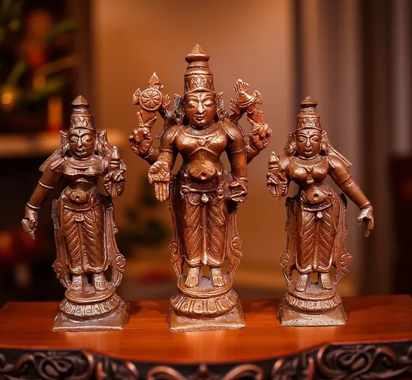 Brownish-Orange_Copper_Idols_Of_God_Srinivasa_Perumal_With_Sridevi_And_Bhudevi,_7.3_Cm,_200_G,_Patina_Antique_Finish,_Pack_Of_1_Piece