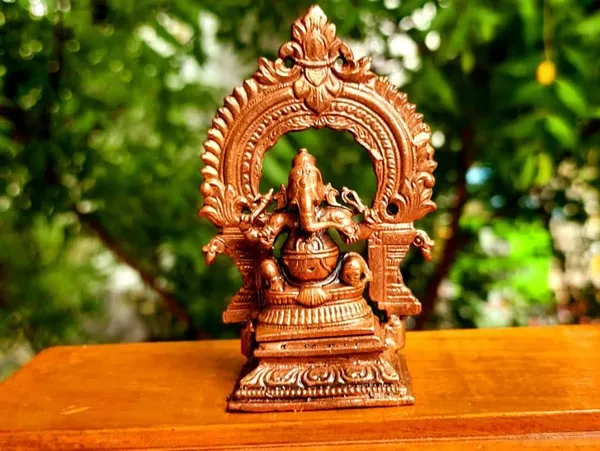 Brownish-Orange_Copper_Idols_Of_God_Ganesh_With_Prabhavalli,_3.3_Inches,_146G,_Patina_Antique_Finish,_Pack_Of_2_Piece